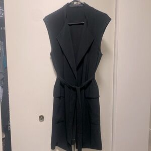 Sleeveless long blazer